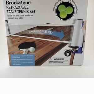 NWT - Brookstone Retractable Table Tennis Set with Glow Balls